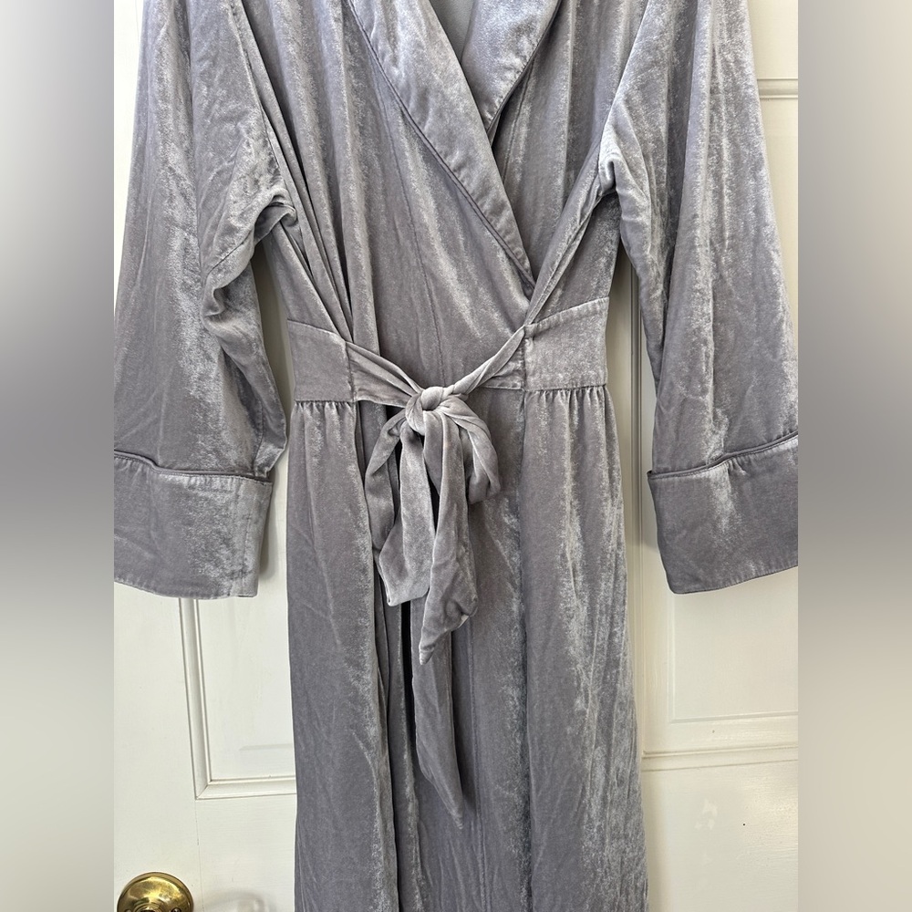 Soft surroundings gray velvet silk blend robe, med - Picture 4 of 8